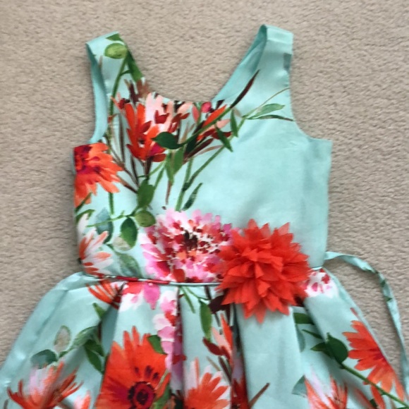 Beautiful Dress - Picture 2 of 10